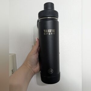 Takeya 22 Oz. Black Insulated Water Bottle